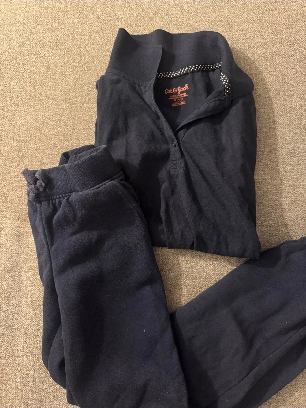 5/$15- Girl’s outfit size medium